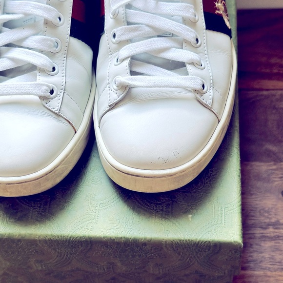 Pre-loved Authentic Gucci Ace Sneakers with Bee 🐝 - Picture 5 of 8